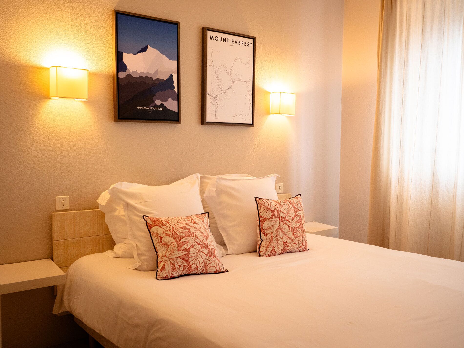 Comfort Room | Memory foam beds, desk, laptop workspace, free WiFi