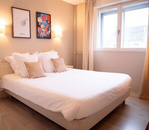 Classic Double Room | Memory foam beds, desk, laptop workspace, free WiFi - Fuzei Hôtel (Lanester)