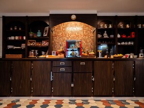 Daily buffet breakfast (EUR 9 per person) - Fuzei Hôtel (Lanester)