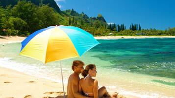 In Strandnähe, Liegestühle, Strandtücher