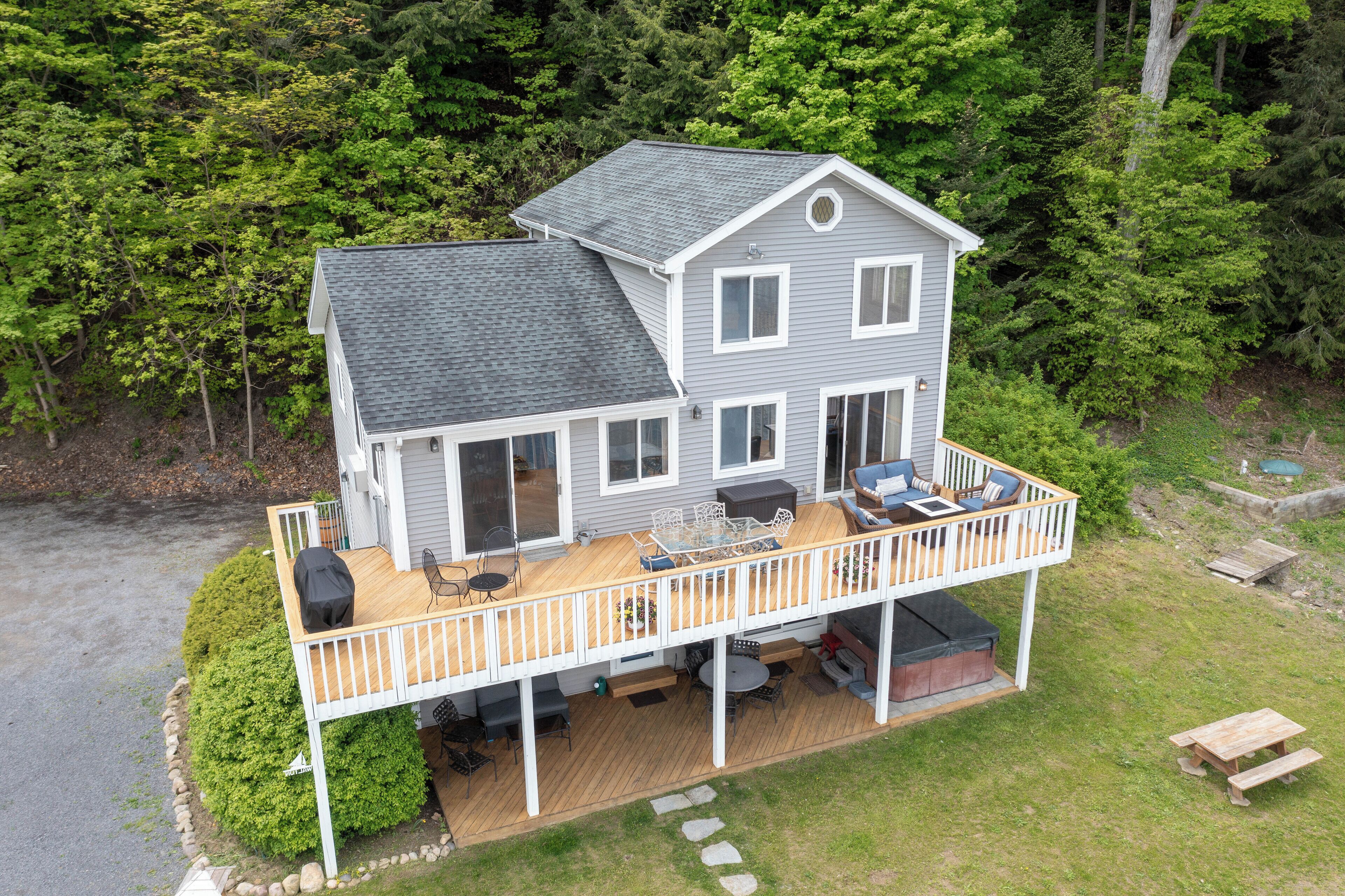 The Chosen Spot: Secluded, Views, Wineries, Hot tub, Skiing, Pet friendly!