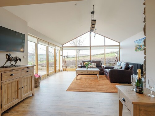 2 bedroom accommodation in Llantilio Pertholey