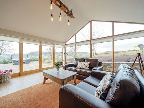 2 bedroom accommodation in Llantilio Pertholey