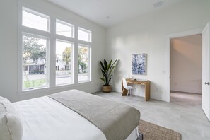 8 bedrooms, desk, iron/ironing board, free WiFi - Rendezvous by AvantStay | Modern Haven w/ Pool & Close to Beach! (Miramar Beach)