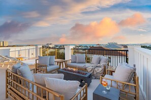 Terrace/patio - Rendezvous by AvantStay | Modern Haven w/ Pool & Close to Beach! (Miramar Beach)