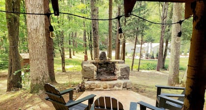 Secluded and Cozy Updated Twin Creeks Cabin