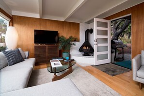 Smart TV, fireplace, table football, ping pong