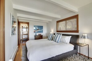 2 bedrooms, desk, iron/ironing board, travel cot