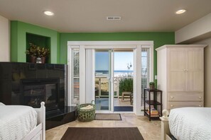 3 bedrooms, desk, iron/ironing board, travel crib