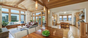 The Castle Rock Estate by AvantStay | Steps From Arch Cape Beach