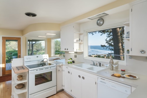 Ocean Views, Outdoor Living, 5min Walk to Beach | The Purcell House by AvantStay