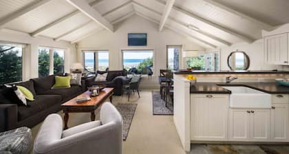 Chapman Cove by AvantStay | Gorgeous Beach Bungalow w/ Sauna
