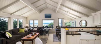 Chapman Cove by AvantStay | Gorgeous Beach Bungalow w/ Sauna