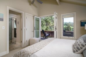 4 bedrooms, desk, iron/ironing board, travel cot