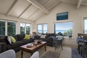 Smart TV, fireplace, offices