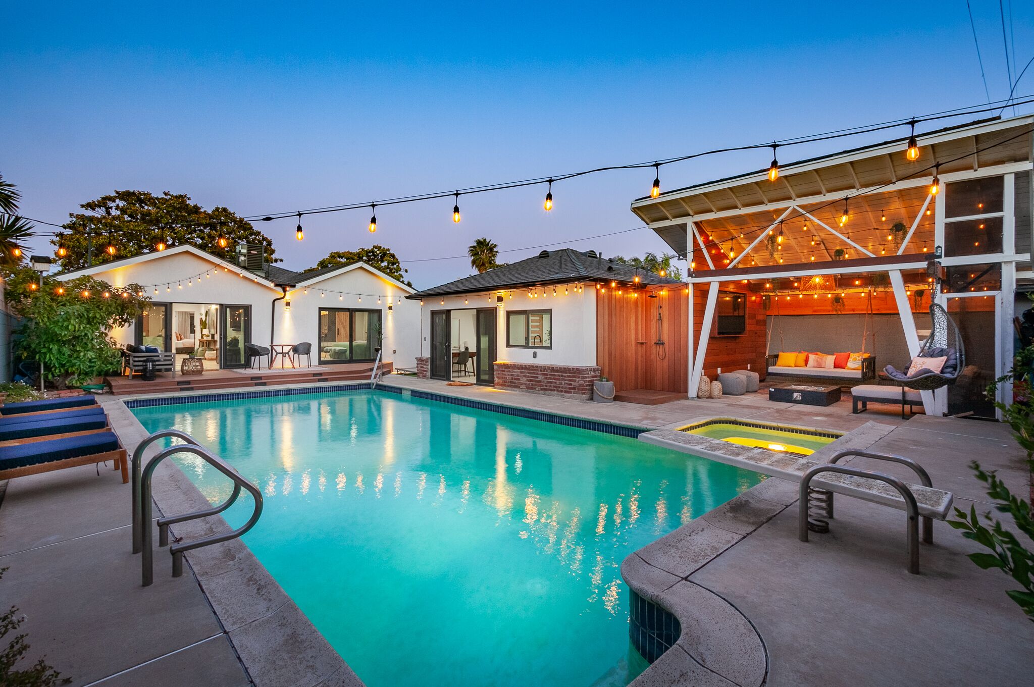 New Home w/ private Pool, Jacuzzi, & Sauna. Open for entertaining. Close to LAX

