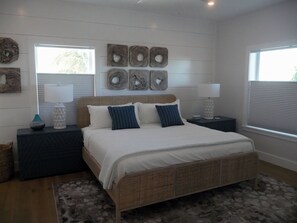 6 bedrooms, desk, iron/ironing board, free WiFi