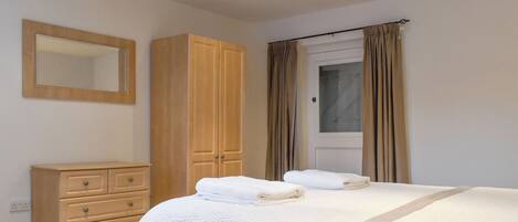 2 bedrooms, bed sheets