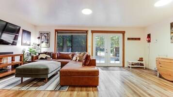 Smart TV, fireplace, video games, books