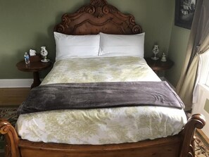 Harris | Bathroom | Designer toiletries, hair dryer, bathrobes, towels