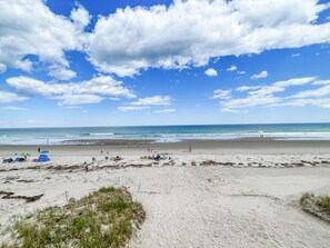 On the beach - W148 Sandcastle - Wonderful Beachfront/Oceanfront property for a family vacation (Wells)