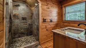 Combined shower/tub, hair dryer, towels - Rudy's Retreat - Mountain View | Pet Friendly | Pool Table | Air Hockey (Ellijay)