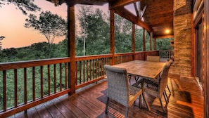 Outdoor dining - Rudy's Retreat - Mountain View | Pet Friendly | Pool Table | Air Hockey (Ellijay)