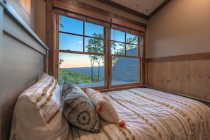 5 habitaciones, tabla de planchar con plancha, internet y ropa de cama 