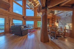 TV, fireplace - Saddle Lodge - Blue Ridge, GA (Blue Ridge)