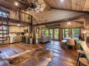 Interior - A Little Stoney River - Cartecay River in Ellijay (Ellijay)