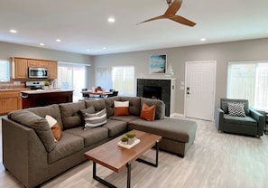 TV, fireplace, ping pong