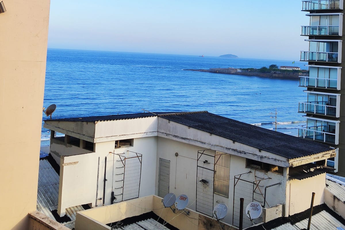 A high-rise building with a view of the sea.