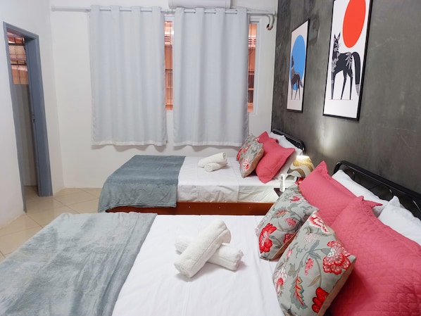 1 bedroom, in-room safe, desk, laptop workspace - Copacabana by the Beach (Rio de Janeiro)