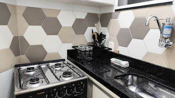Comfort Apartment | Private kitchen | Cookware/dishes/utensils