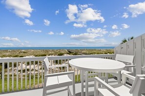 Outdoor dining - Amelia Island Oceanfront 3-Bedroom Townhouse - Sandpiper Villa (Fernandina Beach)