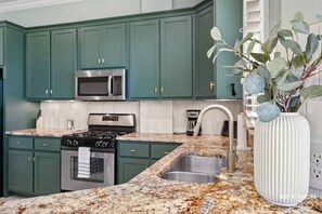 Cookware/dishes/utensils