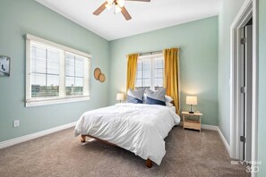 2 bedrooms, iron/ironing board, WiFi