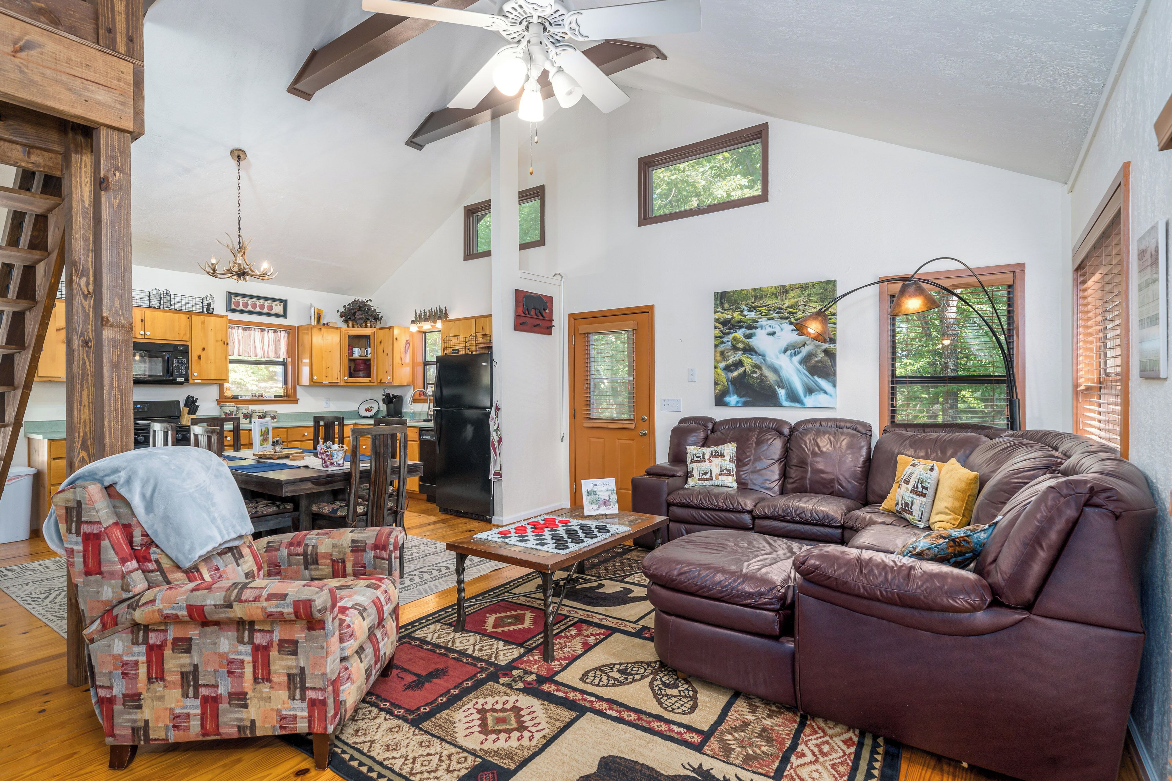 تلفزيون ذكي، مدفأة، مشغل دي في دي، تنس طاولة