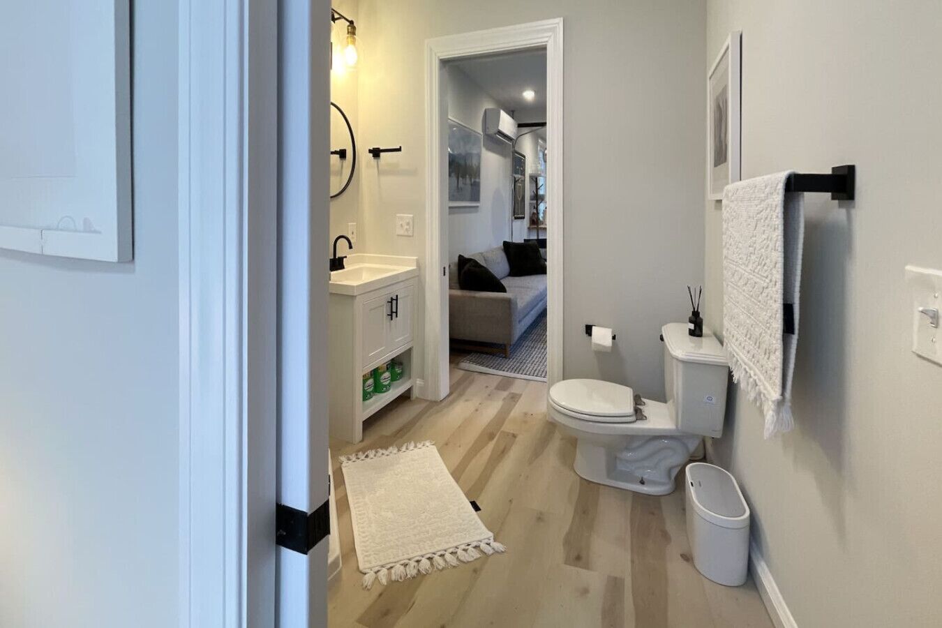 Sèche-cheveux, serviettes fournies