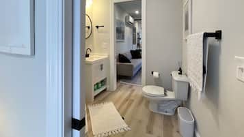 SĂšche-cheveux, serviettes fournies