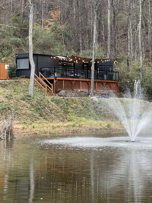 Exterior - The Hideaway on Tacketts Shipping Container (Hurricane)
