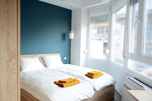 1 habitación, escritorio, tabla de planchar con plancha y wifi gratis 