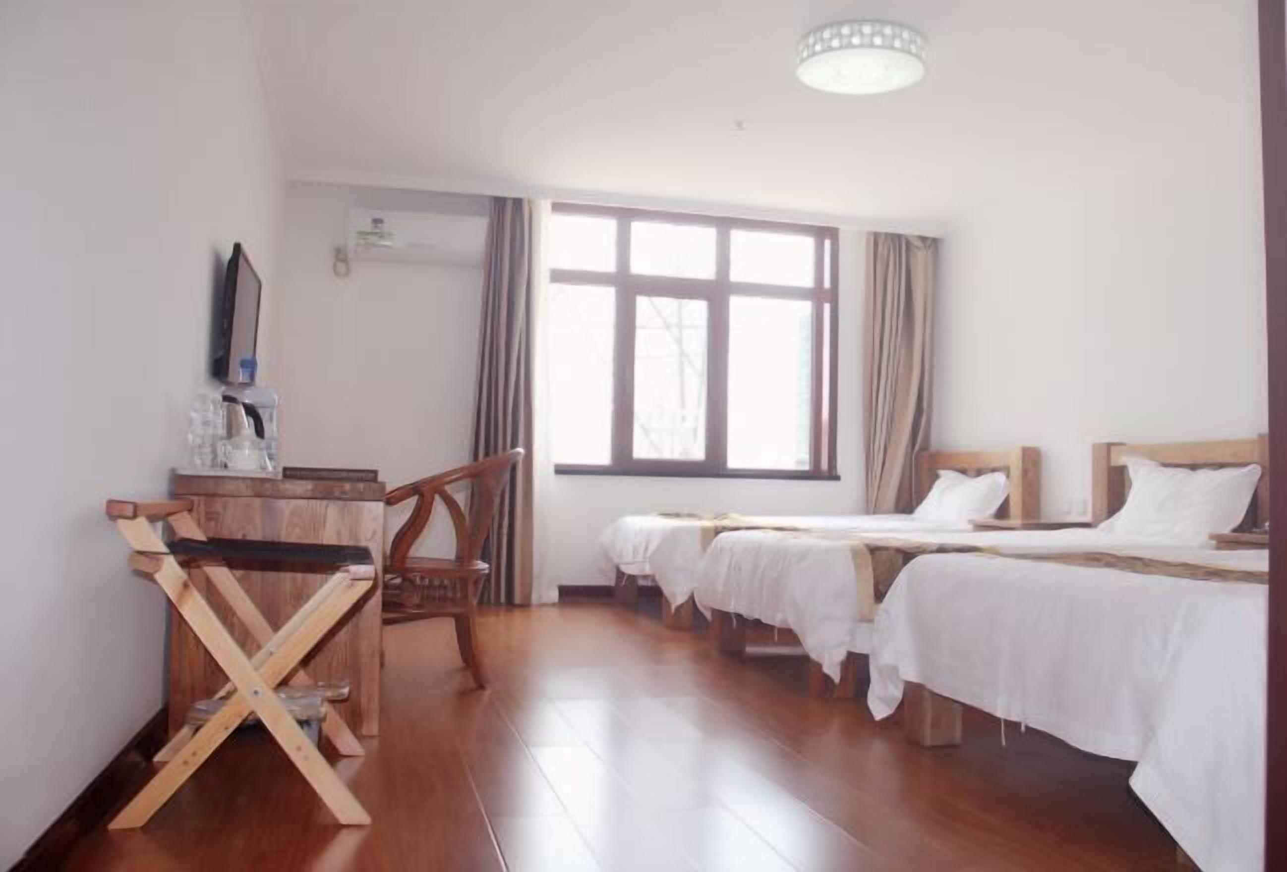 Cribs/infant beds