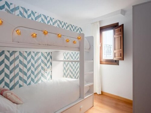 ChezmoiHomes Gran Via House with parking