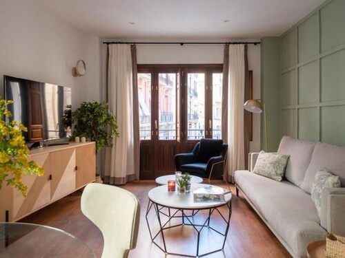 ChezmoiHomes Gran Via House with parking