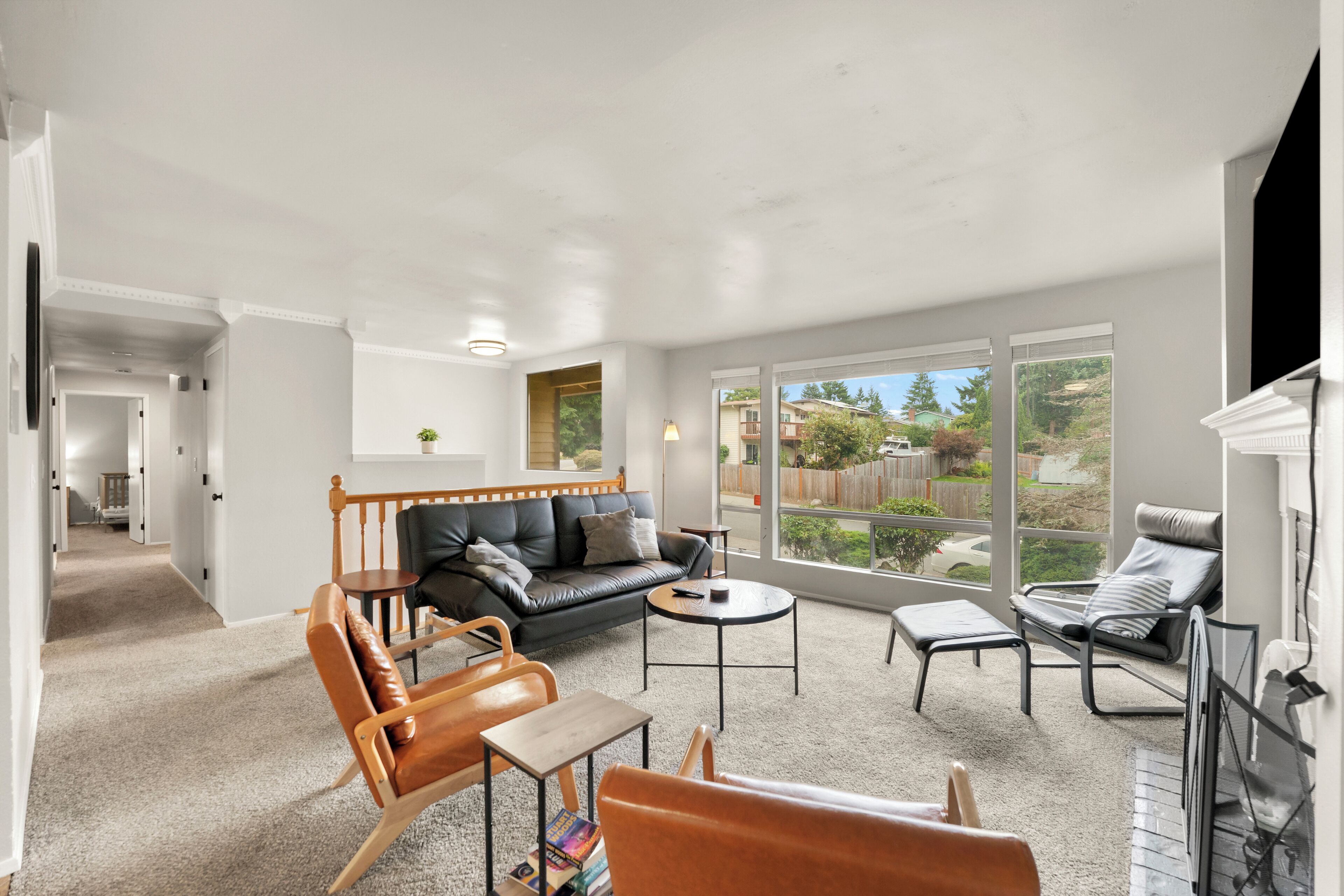 KentRenton-EntireUpperUnit Duplex with Large Deck