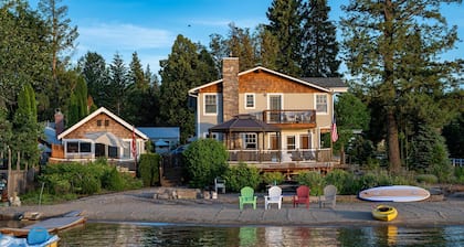 Charming Lakefront Cabin w/ Deck & Fire Pit!