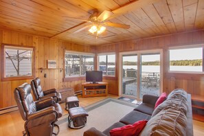 TV, video game console, DVD player - Charming Lakefront Cabin w/ Deck & Fire Pit! (Newport)
