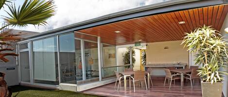 屋外ダイニングエリア