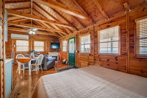 1 bedroom, iron/ironing board, free WiFi, bed sheets - The Escape-newly remodeled w/amazing views (Mentone)